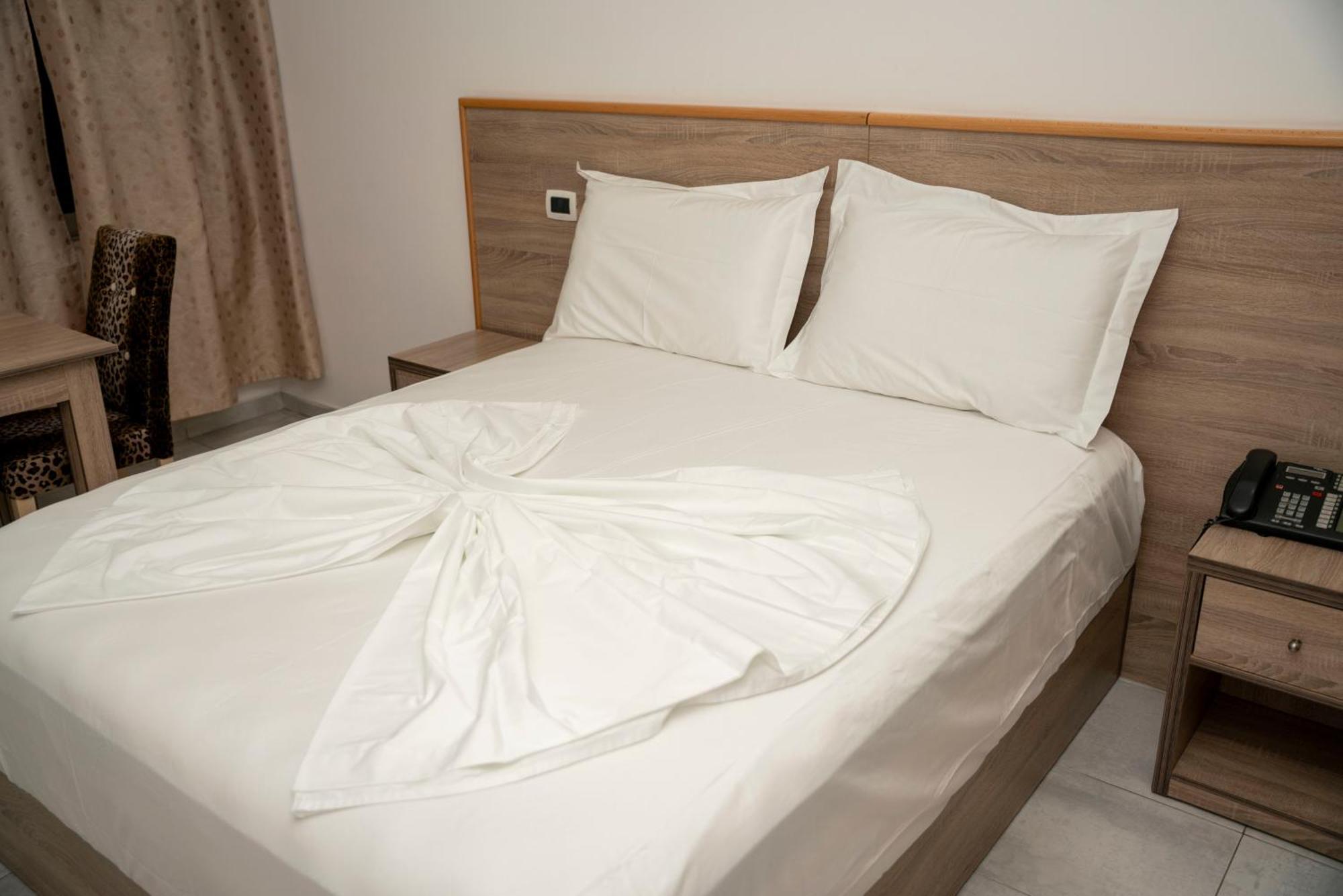 Hotel Pernoca Durres Exterior photo