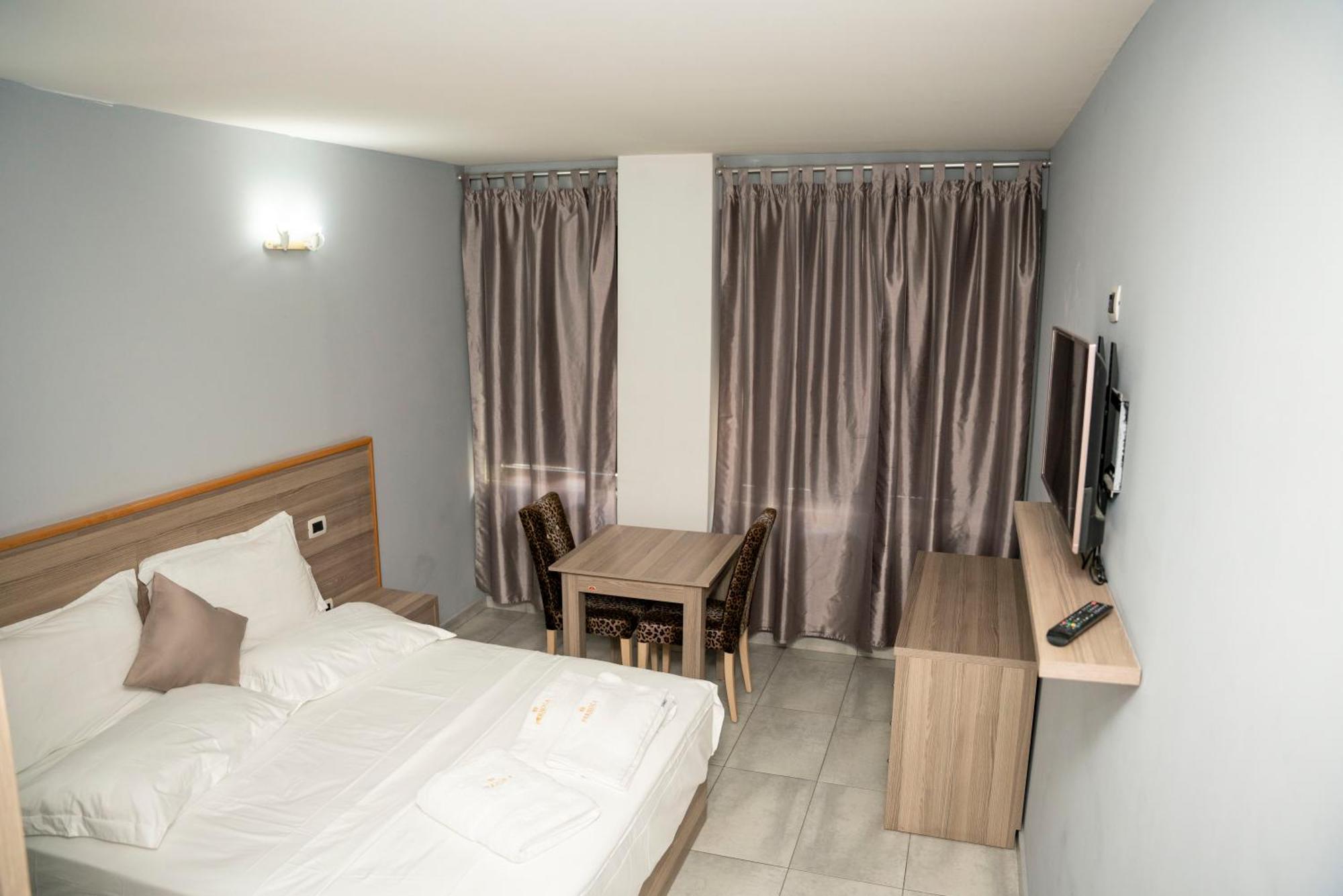 Hotel Pernoca Durres Exterior photo